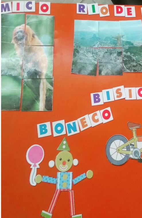 Painel de vocabulário colorido com palavras e figuras